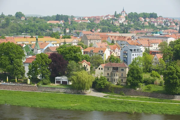 Exterior de los edificios a lo largo de la orilla del río Elba en Meissen, Alemania . —  Fotos de Stock