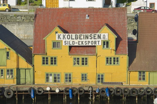 Exteriorul caselor tradiționale din lemn din Haugesund, Norvegia . — Fotografie, imagine de stoc