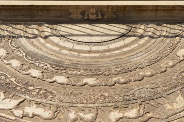 Antik taş merdiven dekorasyon Anuradhapura, Sri Lanka.