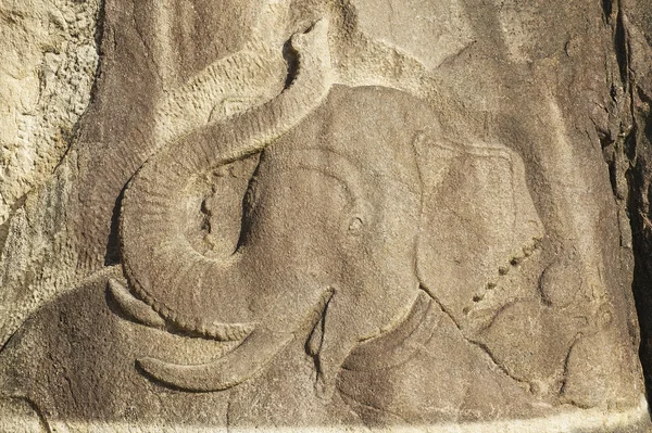 Isurumuniya rock tapınağında Anuradhapura, Sri Lanka oyma fil gölet.