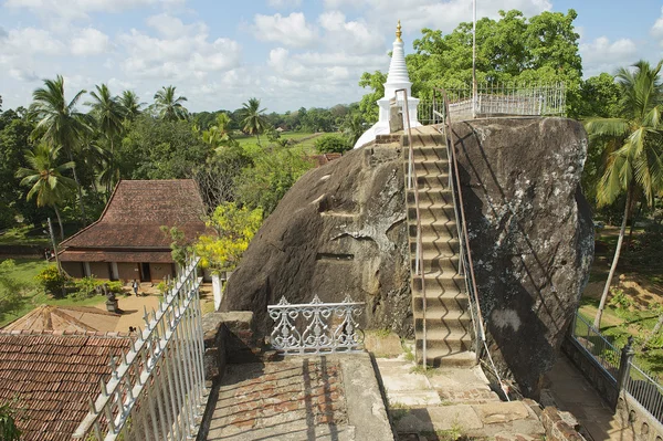 Extérieur du temple rocheux d'Isurumuniya à Anuradhapura, Sri Lanka . — Photo