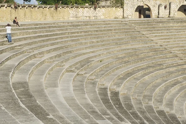 Amfitheater stappen in Altos de Chavon villagein La Romana, Dominicaanse Republiek. — Stockfoto