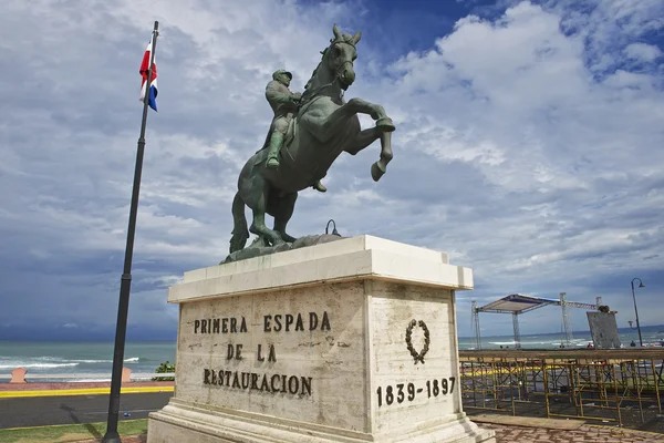 Statue équestre du général Gregorio Luperon à Puerto Plata, République dominicaine . — Photo