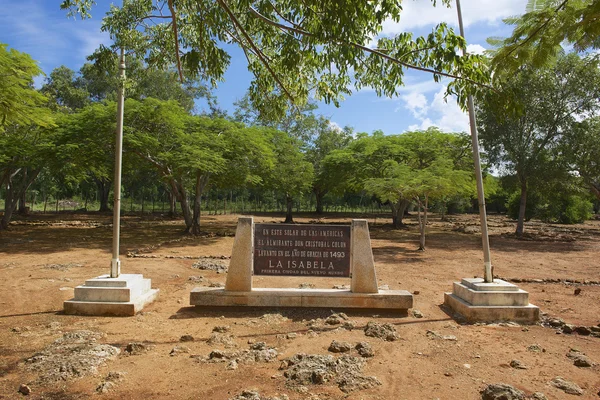 ラ イザベラ決済でプエルト プラタ、ドミニカ共和国の遺跡で記念プラーク. — ストック写真