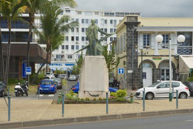 Roland Garros Saint-Denis De La Reunion, Fransa heykelinin dış.