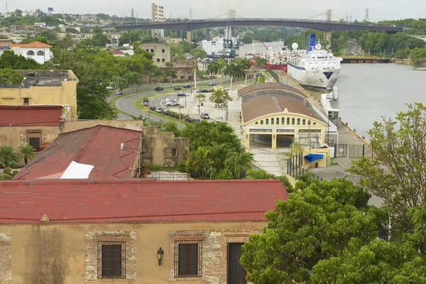 Vista da Fortaleza de Ozama para o lado do rio Ozama em Santo Domingo, República Dominicana . — Fotografia de Stock