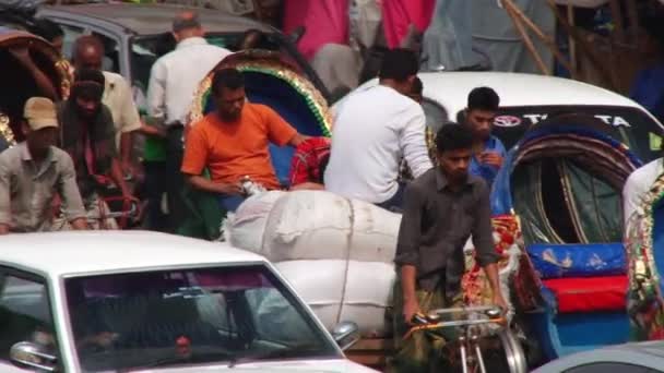 Traffico stradale intenso nella parte centrale della città di Dacca, Bangladesh . — Video Stock