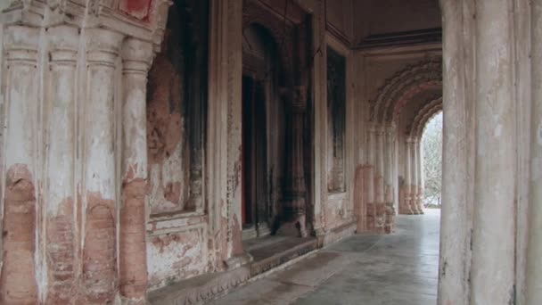 Exterior do Templo Bhubaneshwar Shiva em Puthia, Bangladesh . — Vídeo de Stock