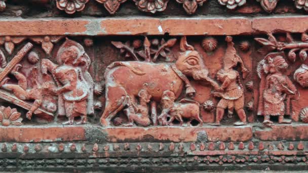 Зовнішні деталі красиві Pancharatna Говінда індуїстський храм у Puthia, Бангладеш. — стокове відео