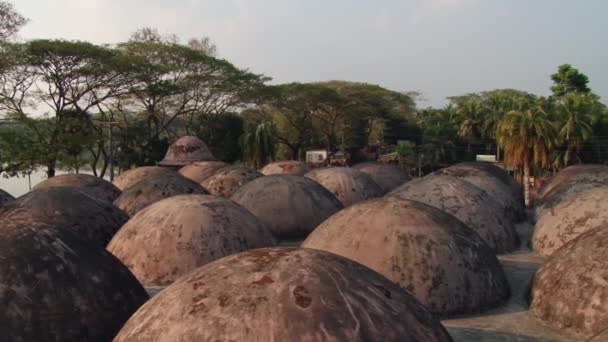 Exterior of the roof domes of the Shat Gombuj Mosque in Bagerhat, Bangladesh. — Stock Video