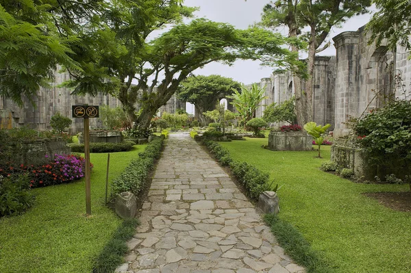 Exterior das ruínas da catedral de Santiago Apostol em Cartago, Costa Rica . — Fotografia de Stock