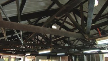 Kadın ünlü Biscuiterie Rault Mahebourg, Mauritius, manyok bisküvi yemek.