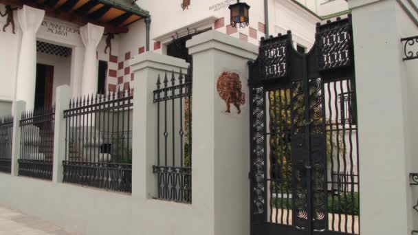 Exterior do Museu de Belas Artes do edifício Valparaíso em Valparaíso, Chile . — Vídeo de Stock