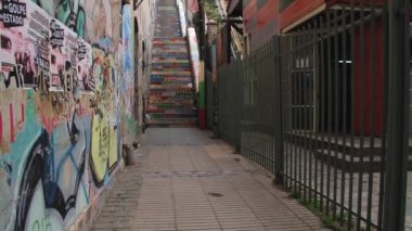Valparaiso, Şili'deki bir yamaç yukarı tırmanma füniküler demiryolu için görüntüleyin