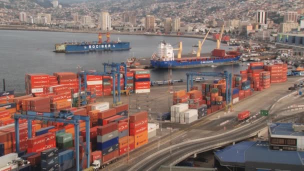 Θέα προς το λιμάνι του Valparaiso, Χιλή. — Αρχείο Βίντεο