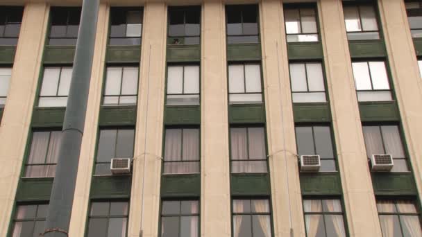 Außenfassade des historischen Feuerwehrgebäudes in Valparaiso, Chile. — Stockvideo