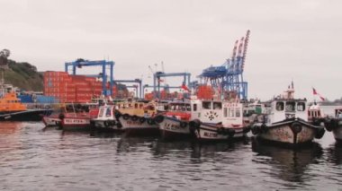 Valparaiso, Şili limanda bulunan gemiler için görüntüleyin.