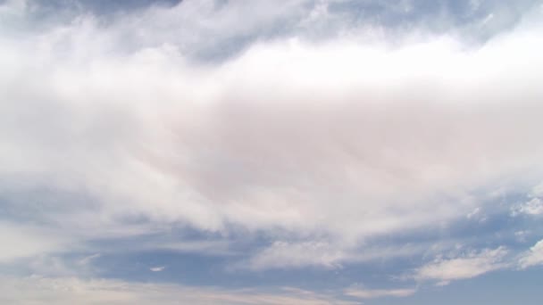 Vue sur le ciel et le lac salé dans le désert d'Atacama, Chili . — Video