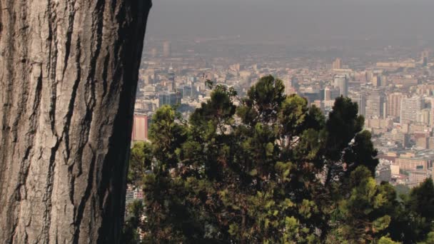 查看到 Santiago 城市从在 Santiago，智利圣克里斯托瓦尔山. — 图库视频影像