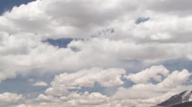 Lauca Millî Parkı, Şili dağ ve göl manzara görüntülemek.