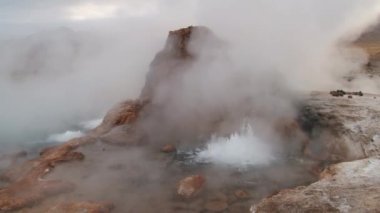 El Tatio Şofben ünlü El Tatio Şofben Vadisi, Şili kaynar.
