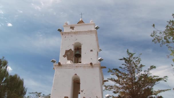 Außenseite des Kirchturms in Toconao, Chile. — Stockvideo