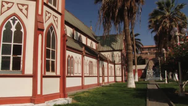 San Marcos de Arica kathedraal buitenkant in Arica, Chili. — Stockvideo