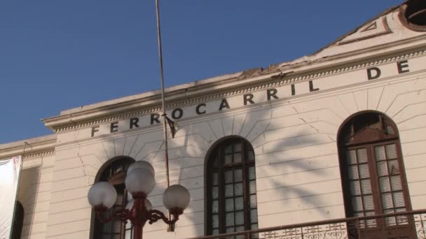 Exterior do edifício da estação ferroviária Arica-La Paz em Arica, Chile . — Vídeo de Stock