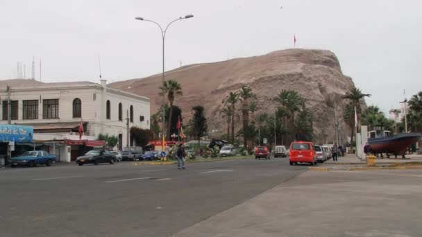 Visa till Morro de Arica backen från Arica staden i Arica, Chile. — Stockvideo