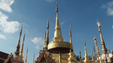 Wat Phra Borommathat Tak, Tayland insanlar yürümek.