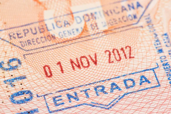 Page de passeport avec timbre d'entrée du contrôle d'immigration de la République dominicaine . — Photo