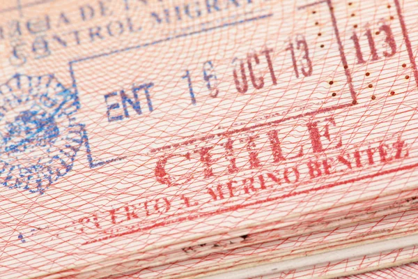 Pass-sida med Chile invandring kontroll inresestämpel. — Stockfoto