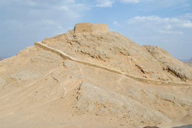 Zerdüşt Tower of Silence Yezd, İran'ın görünümüne.