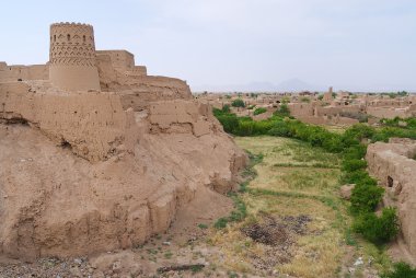 Görüş belgili tanımlık kil binalar ve eski kale Yezd, Iran.