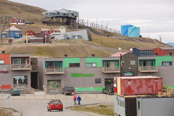 Widok na uliczkę Longyearbyen, Norwegia. — Zdjęcie stockowe
