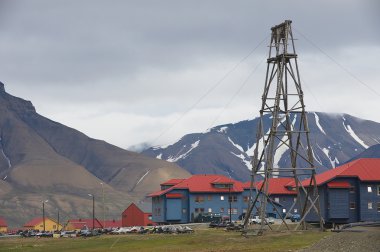 Longyearbyen, Norveç Caddesi'ne görüntülemek.