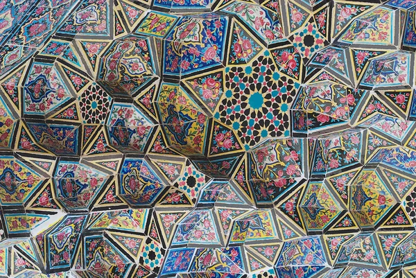 Exterieur detail van de Nasir al-Mulk moskee op 20 juni 2007 in Shiraz, Iran. — Stockfoto