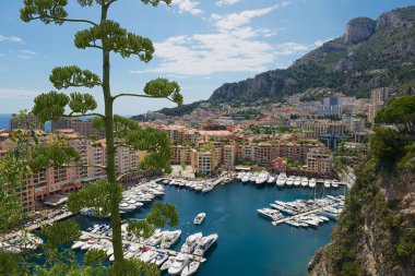 Fontvieille ve Monaco Monaco limanına görünümüne.