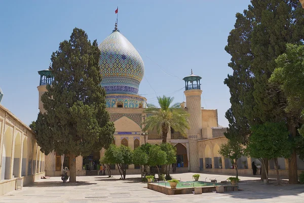 Extérieur de la mosquée Emamzadeh-ye Ali Ebn-e Hamzeh à Shiraz, Iran . — Photo