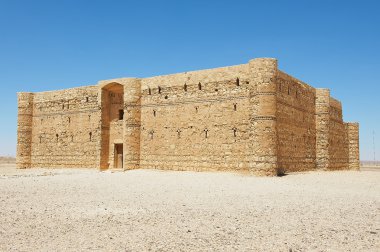 Dış çöl kalesinin Qasr Kharana (Kharanah veya Harrana) yakınındaki Amman, Jordan.