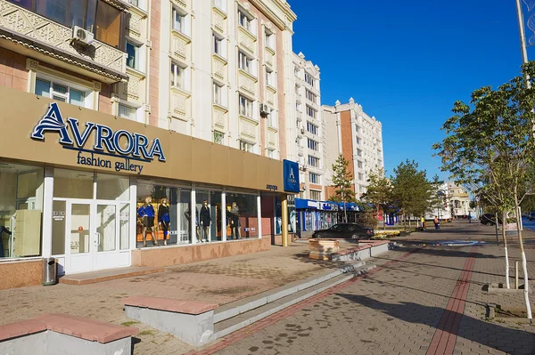 Met het oog op de straat van Astana stad met de Sovjet-stijl residentiële gebouwen in Astana, Kazakhstan. — Stockfoto