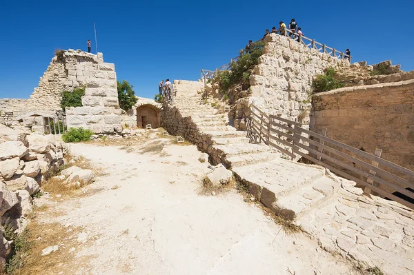 People visit Ajloun fortress in Ajloun, Jordan. — Stock Photo, Image