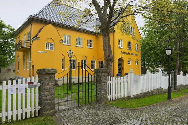 外部的 Alesunds 博物馆的建设在奥勒松，挪威. — 图库照片