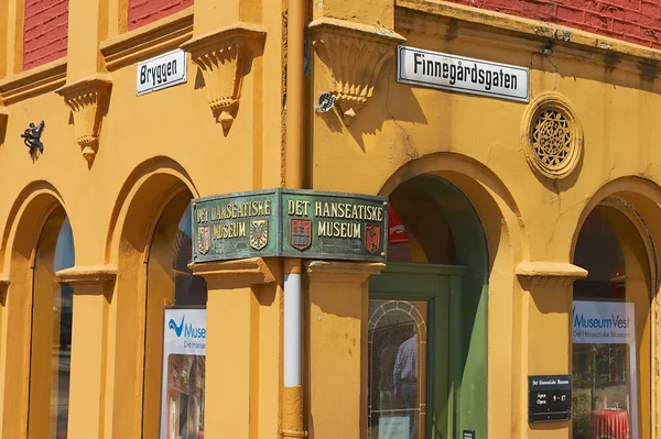 Aussendetails des Gebäudes des Hanseatischen Museums in bergen, Norwegen. — Stockfoto