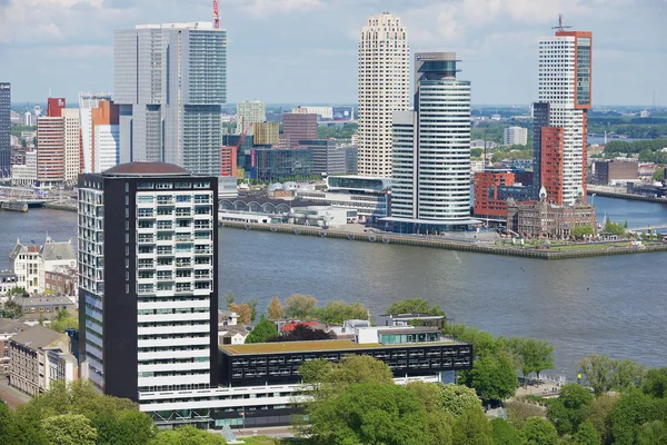 Letecký pohled na moderní budovy v Rotterdam, Nizozemsko. — Stock fotografie