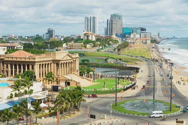 Colombo, Sri Lanka şehir merkezinde sahil yolunu göster.