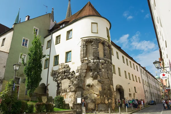 Tourists visit the remains of the East Tower of Porta Praetoria from Ancient Roman times in Regensbusg, Germany. — Stock Photo, Image