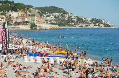 İnsanlar Nice, Fransa'da halk plajı, sakin ol.