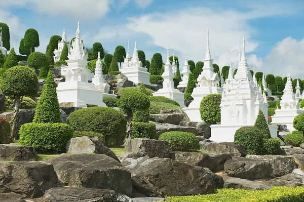 Экстерьер тропического ботанического сада Нонг Нуч в Паттайе, Таиланд . — стоковое фото