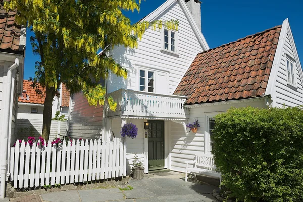 Stavanger, Norveç'te Geleneksel Ahşap evin dış. — Stok fotoğraf